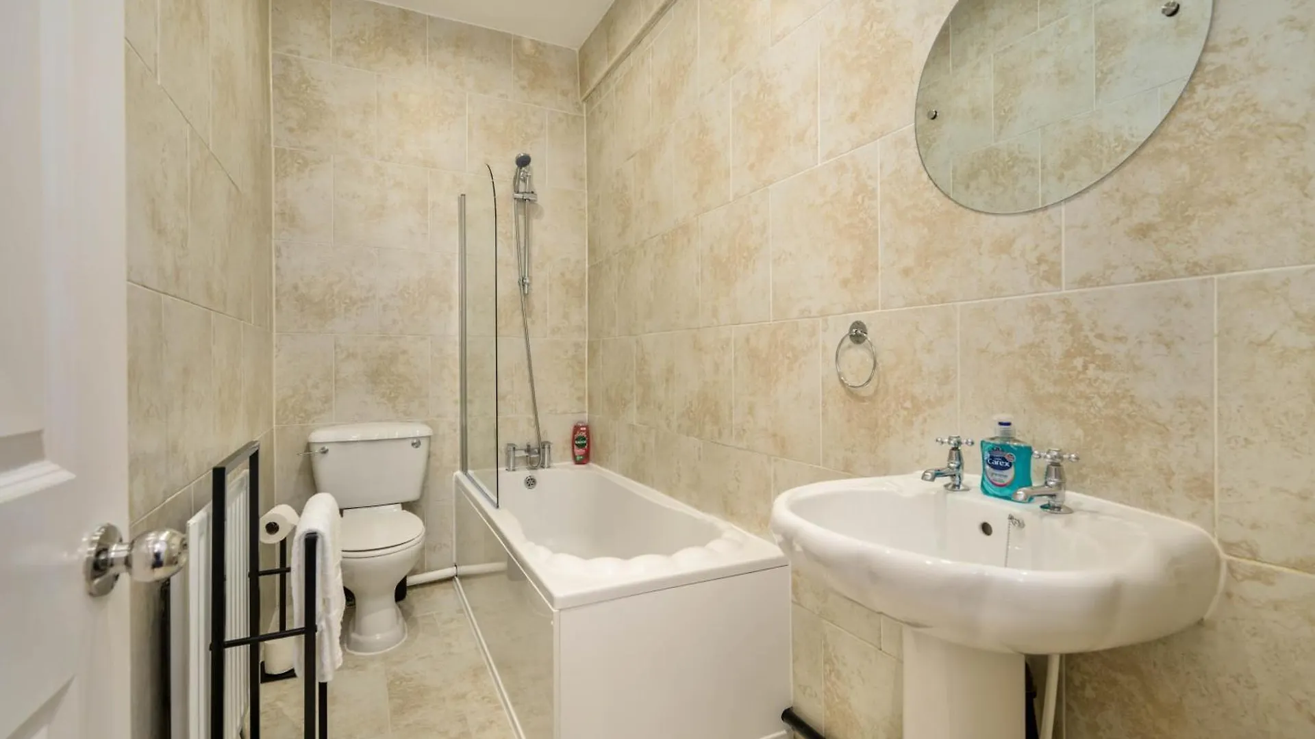 2 Bedroom Home Leeds Contractor Stay Free Parking Wifi & Netflix Meanwood Casa de Férias