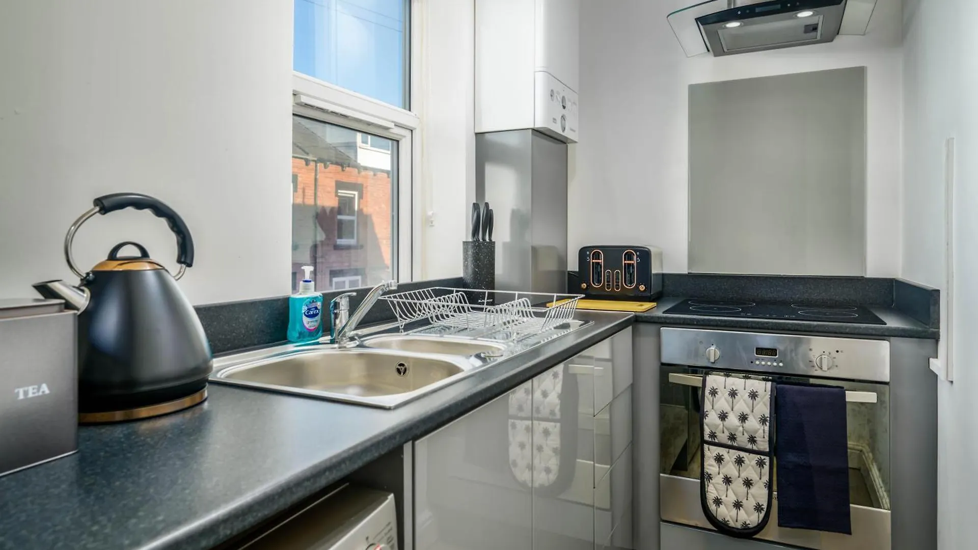 2 Bedroom Home Leeds Contractor Stay Free Parking Wifi & Netflix Meanwood