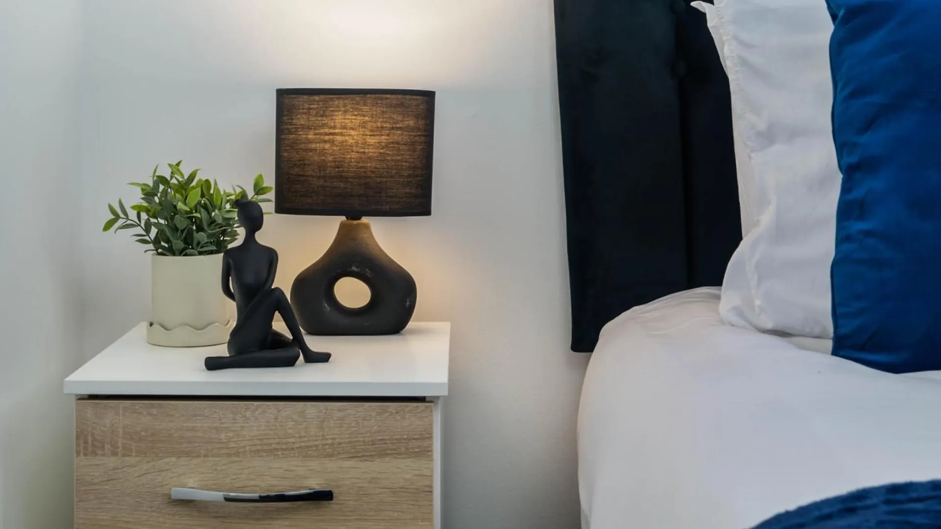 2 Bedroom Home Leeds Contractor Stay Free Parking Wifi & Netflix Meanwood 0*,  Reino Unido