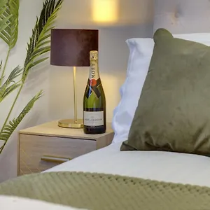 Kist Accommodates - Stylish Headingley - Parking - 500 Mps Wifi Apartment